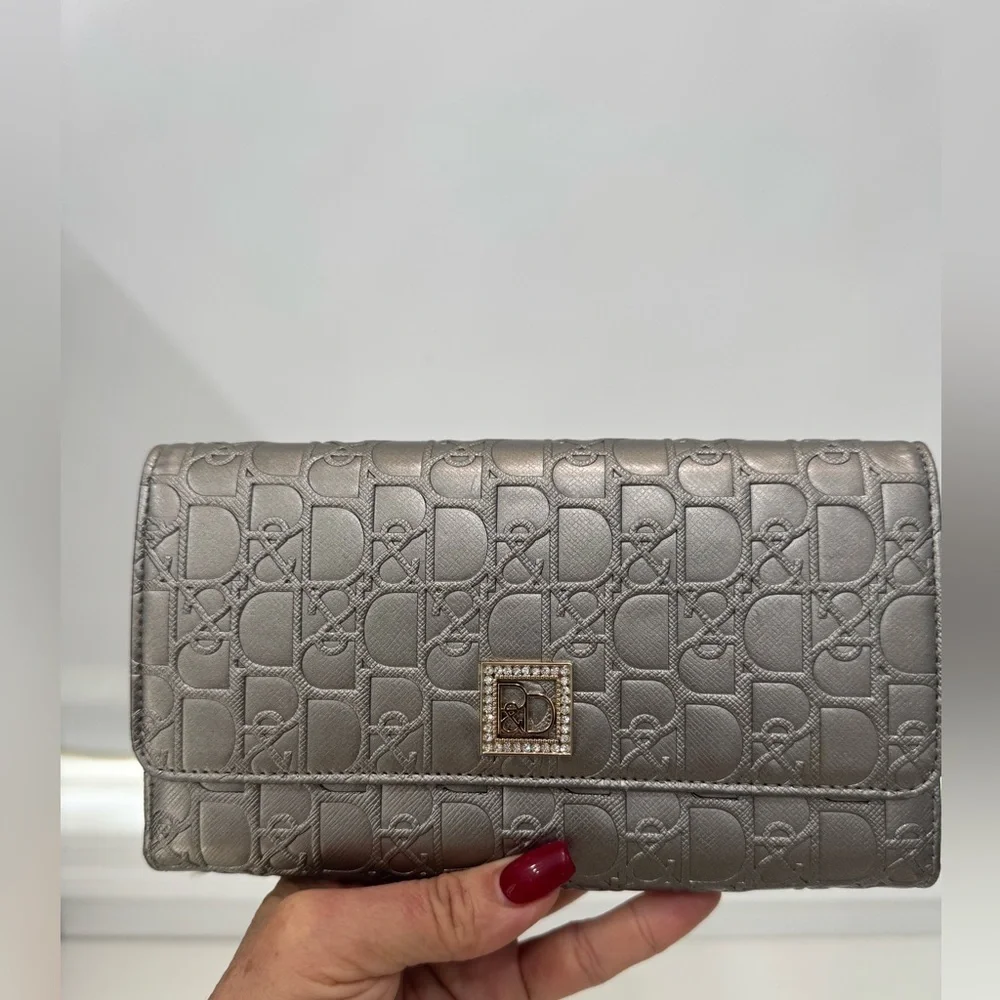 Pinky & Dianne Monogram Organizer Wallet Silver Taupe Tan Charm NEW